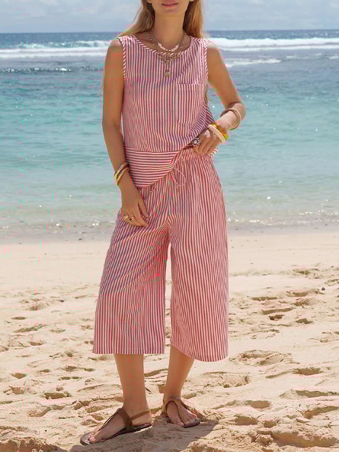 Women'S Round-Neck Striped Sleeveless Top And Capri Pants Two-Piece Set