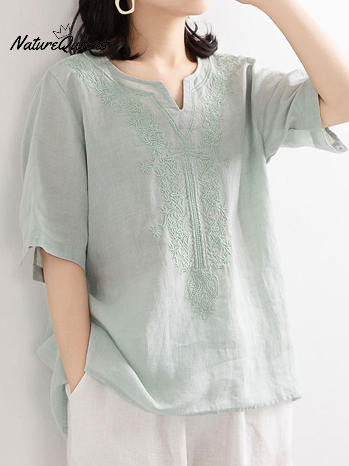 Women's Embroidered Loose V-neck T-shirt