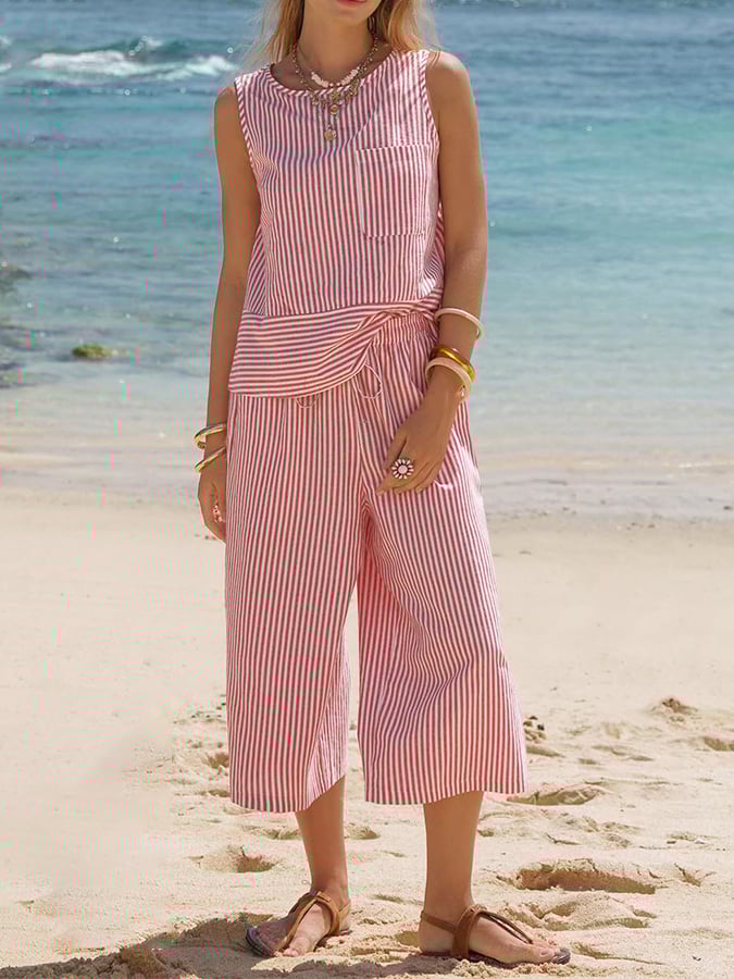 Women'S Round-Neck Striped Sleeveless Top And Capri Pants Two-Piece Set