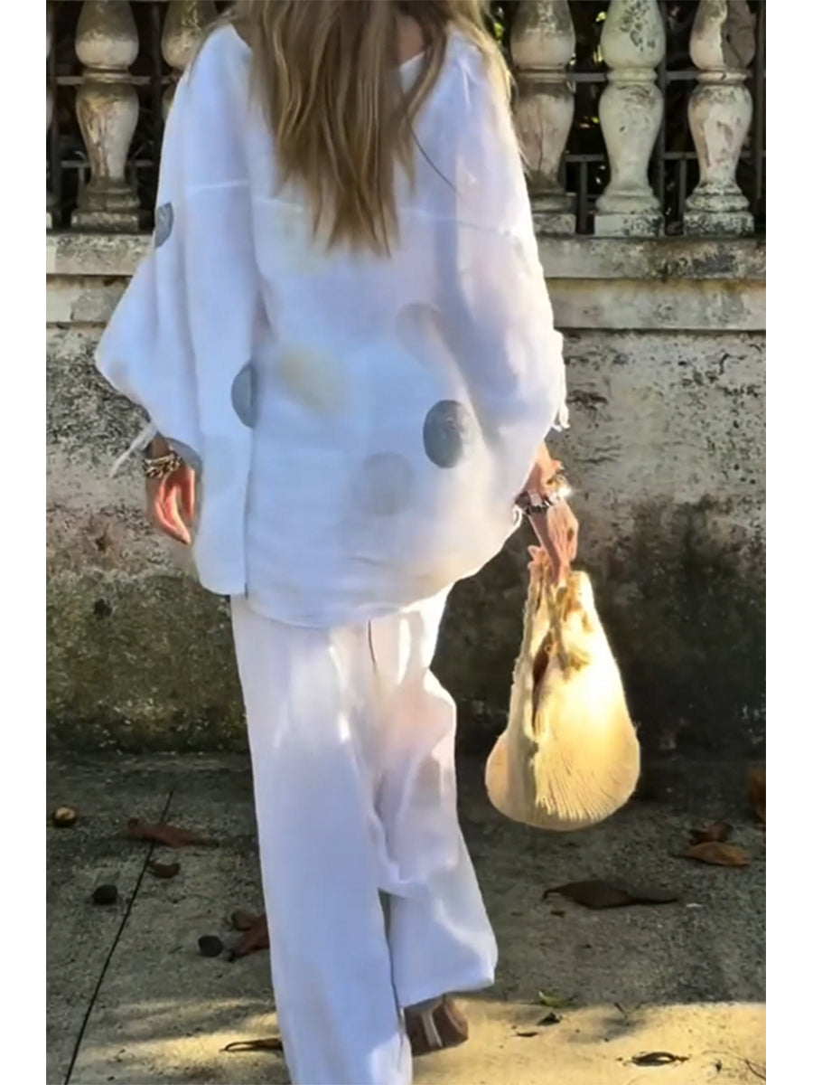 Two-piece Set Featuring A Loose, Casual Polka-dot Print Linen-cotton Top And White Trousers.