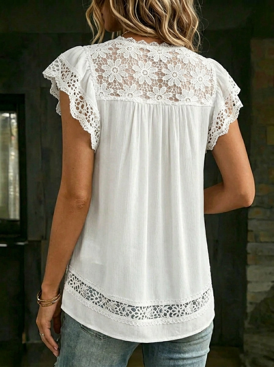 Camisa informal de mujer con encaje floral y aberturas