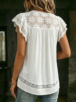 Camisa informal de mujer con encaje floral y aberturas