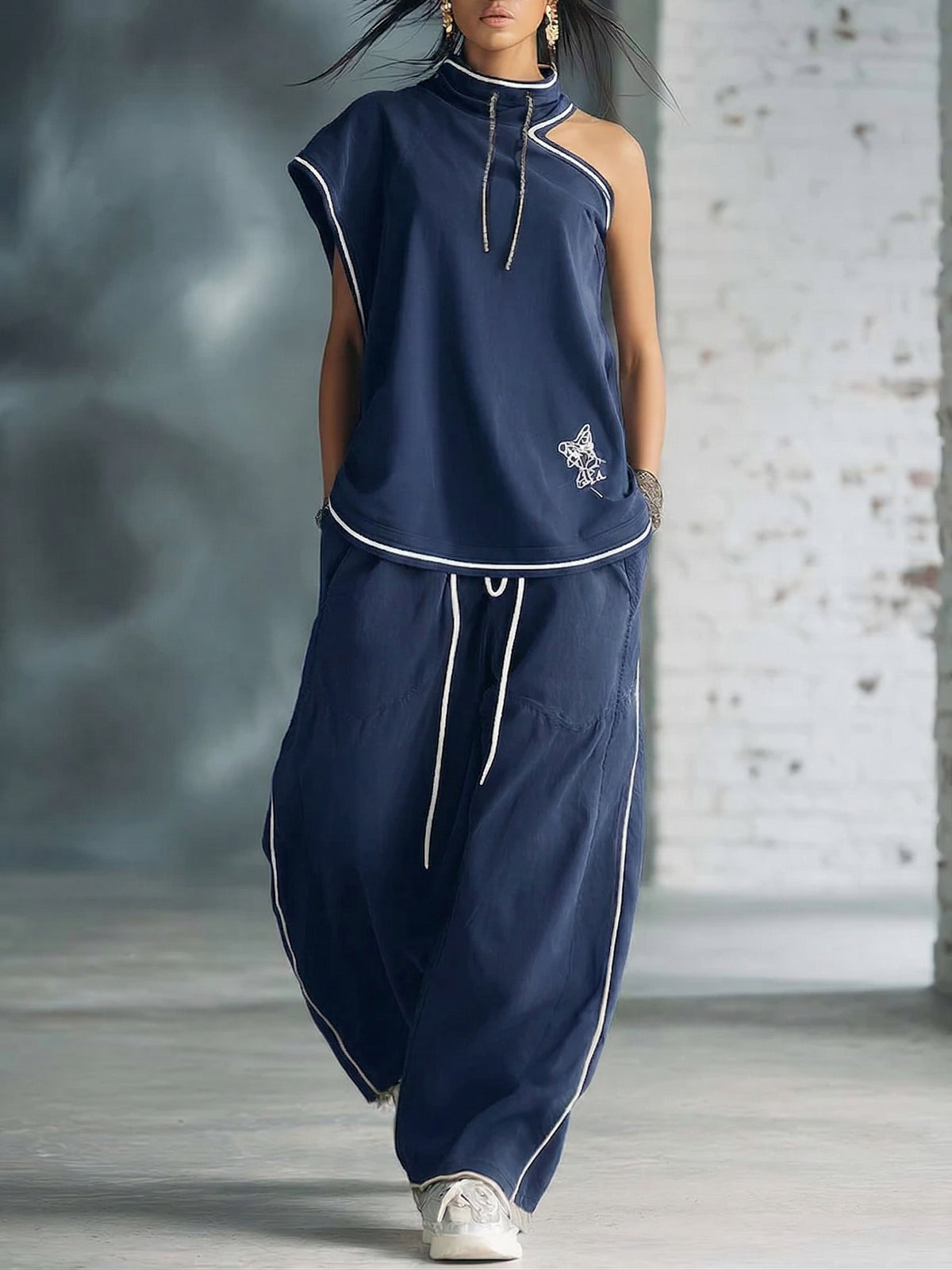 Stylish & Cozy White-trimmed Wide-leg Sweatpants