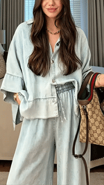 Conjunto de ropa de estar por casa para mujer: camisa holgada de manga corta con botones y pantalón de pierna ancha con cintura elástica.