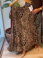 Cozy Linen And Cotton Leopard Print Skirt.