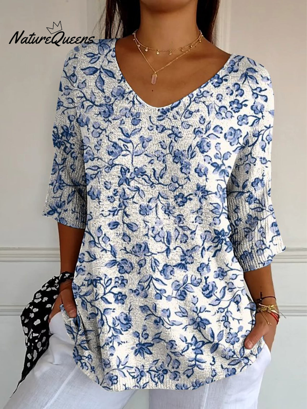 Women's Small Blue Flowers Print Casual Pullover Knit