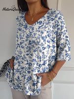 Women's Small Blue Flowers Print Casual Pullover Knit