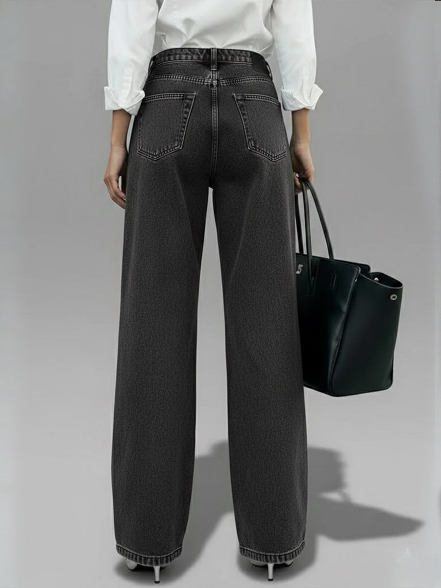 Casual And Stylish Jeans With Metal Buckles.