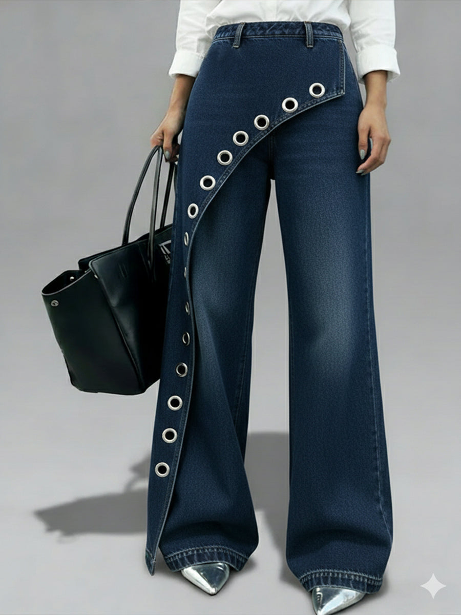 Casual And Stylish Jeans With Metal Buckles.