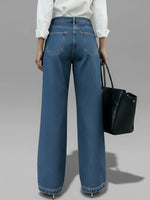 Casual And Stylish Jeans With Metal Buckles.