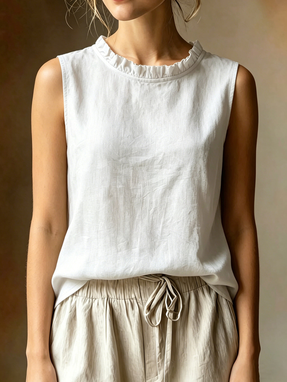 Women's Loose-fit Sleeveless Shirt With Ruffled Crew Neck
