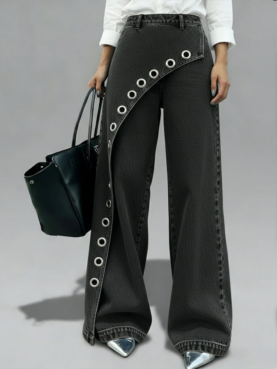 Casual And Stylish Jeans With Metal Buckles.